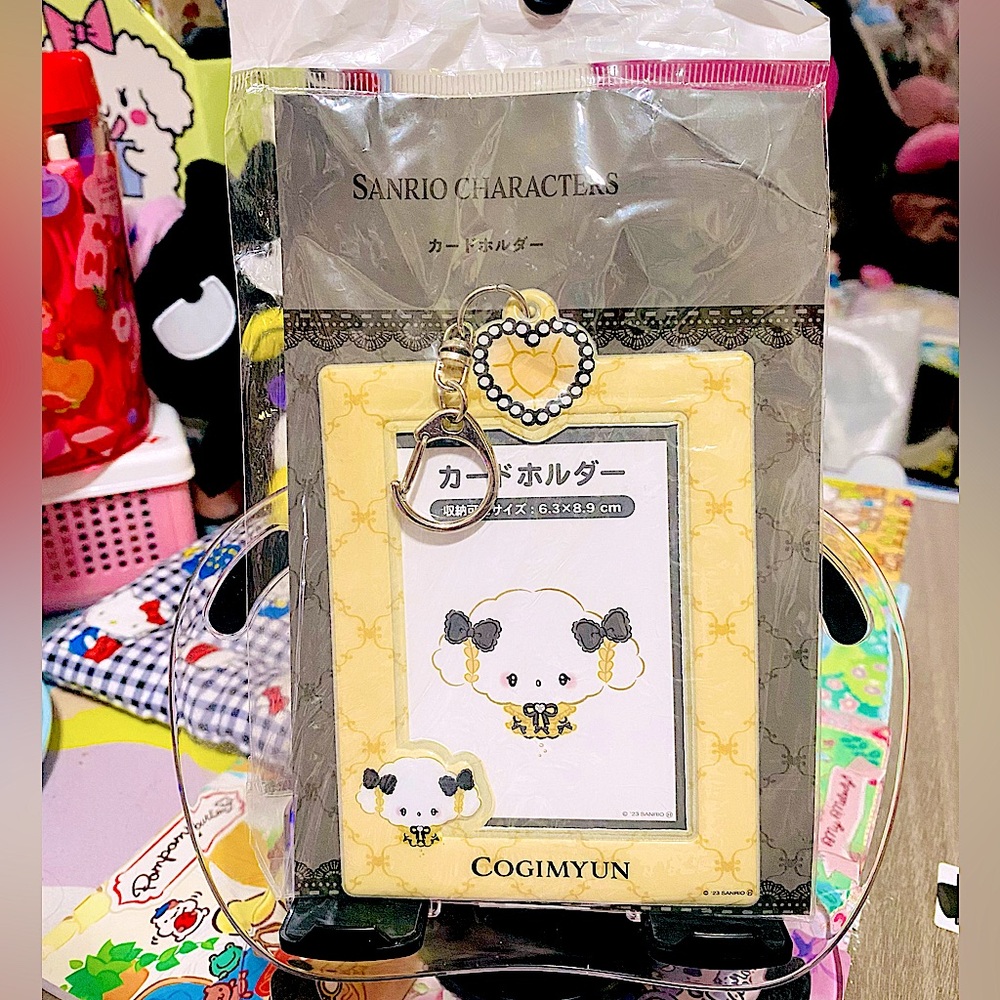 Cogimyun id badge holder